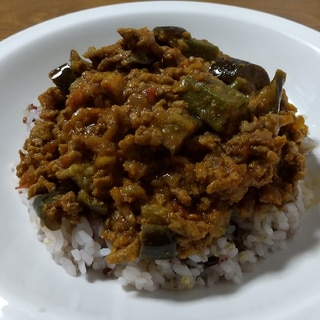 なすとオクラのキーマカレー